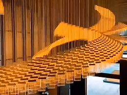 流光雕琢的藝術(shù)，點亮酒店穹頂畫卷。亞克力造型吊燈