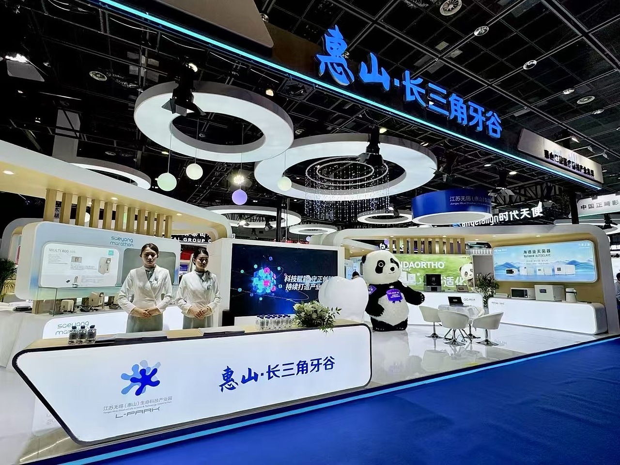 【展台设计】医疗展台：医疗属性与科技感的空间落地