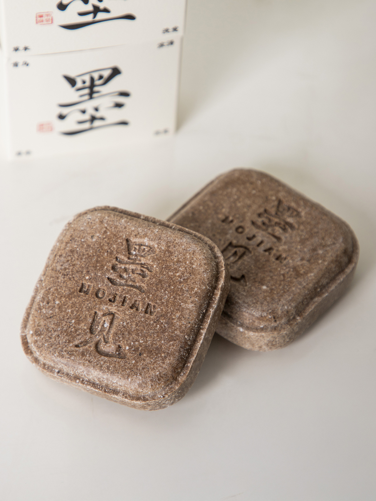 有间|墨见何首乌侧柏叶草本洗发皂