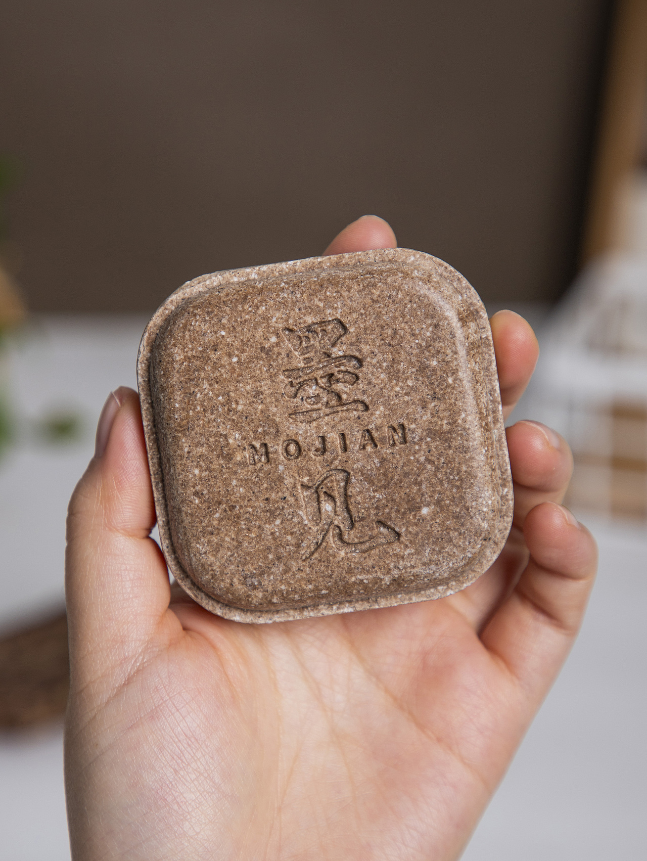 有间|墨见何首乌侧柏叶草本洗发皂