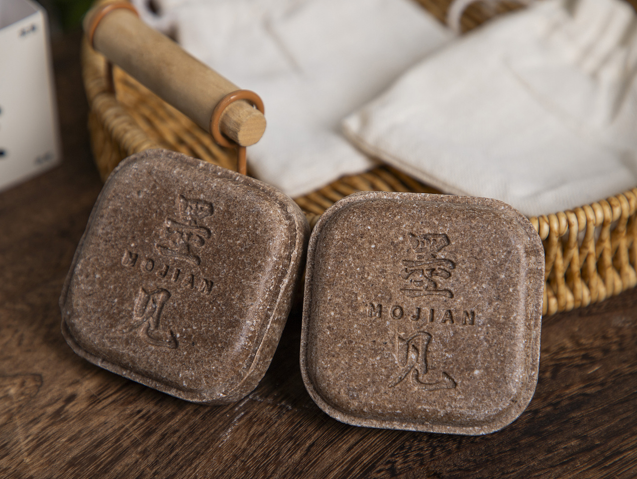 有间|墨见何首乌侧柏叶草本洗发皂