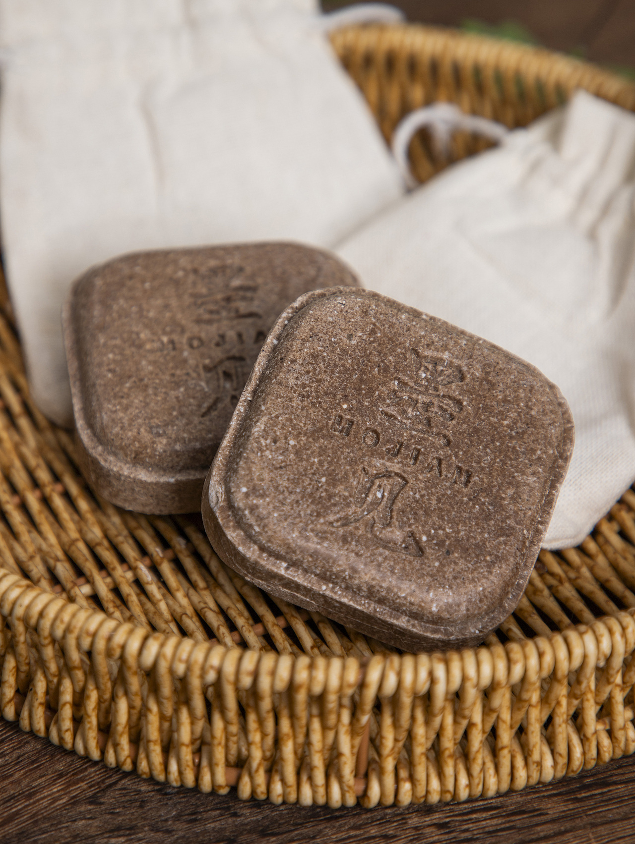 有间|墨见何首乌侧柏叶草本洗发皂