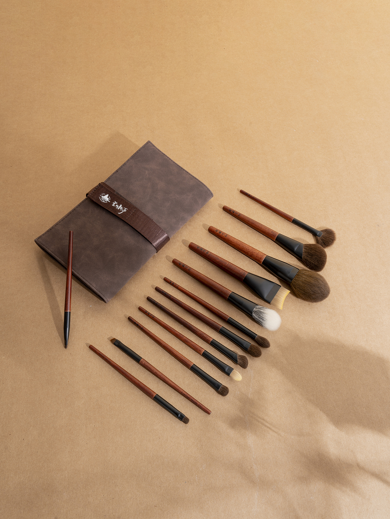 化妆刷~遇见（图ZNDAwMzk1NDQ4） - 产品摄影 - 站酷设计师姚曳86原创素材 - 站酷ZCOOL