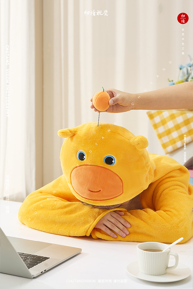 水豚噜噜毛毯/文创IP产品周边产品拍摄◆初塘视觉（图ZNDAwNDQ2NTAw） - 产品摄影 - 站酷设计师初塘视觉原创素材 - 站酷ZCOOL