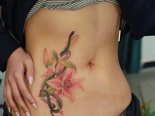 原创设计 蛇与百合 疤痕遮盖