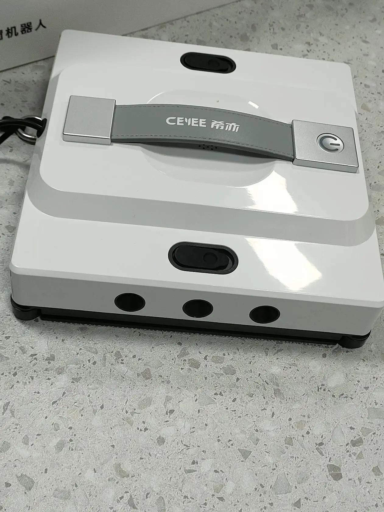 高层擦窗机器人好用吗？擦窗机器人选购入门指南（图ZNDAwNjAxOTM2） - 生活用品 - 站酷设计师番茄一号pro原创素材 - 站酷ZCOOL