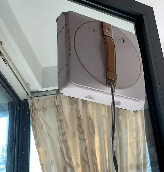 高层擦窗机器人好用吗？擦窗机器人选购入门指南（图ZNDAwNjAxOTcy） - 生活用品 - 站酷设计师番茄一号pro原创素材 - 站酷ZCOOL