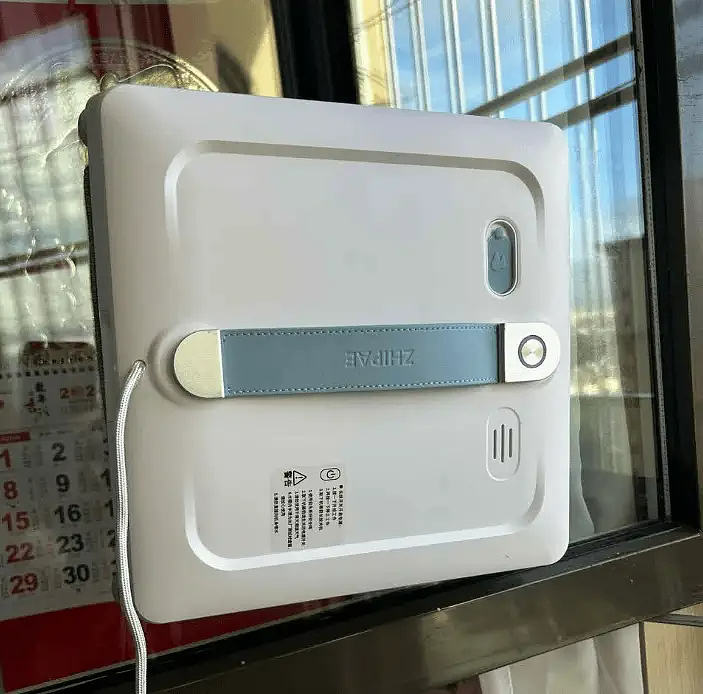 高层擦窗机器人好用吗？擦窗机器人选购入门指南（图ZNDAwNjAxOTU2） - 生活用品 - 站酷设计师番茄一号pro原创素材 - 站酷ZCOOL