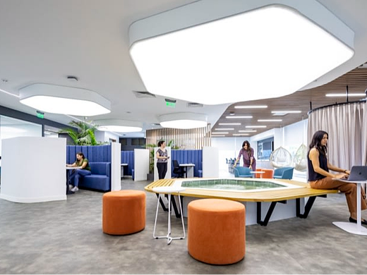 办公楼装修：把“理赔中心”变成“治愈酒店”的空间革命