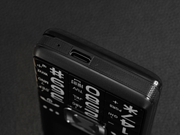 老人手机场景图