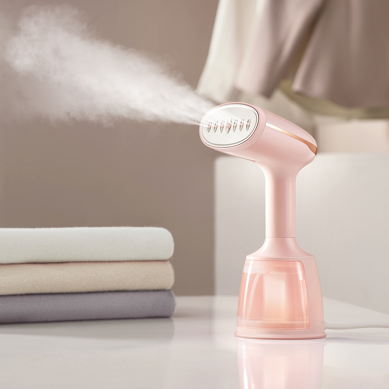 奥克斯便携烫斗主图拍摄（图ZNDAwODQxMTgw） - 产品摄影 - 站酷设计师坚果视觉工厂原创素材 - 站酷ZCOOL