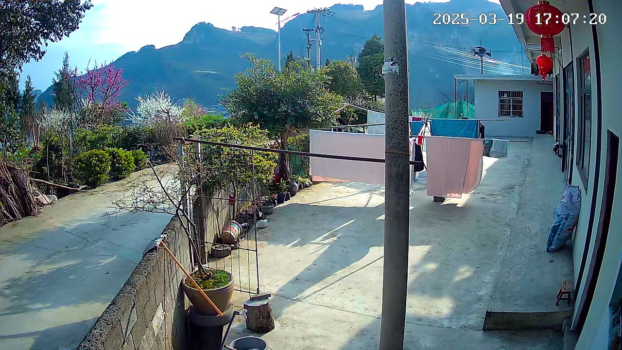 随拍，2025年“飞云集”手机摄影作品展示（图ZNDAwODc1ODE2） - 人文/纪实摄影 - 站酷设计师城南旧事yfy原创素材 - 站酷ZCOOL