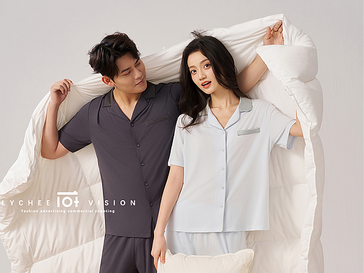 家居服合拍-溫馨系列（個(gè)人主頁-ZNzMwMDAyMDg=） - 人像攝影 - 站酷設(shè)計(jì)師荔枝視覺原創(chuàng)素材 - 站酷ZCOOL