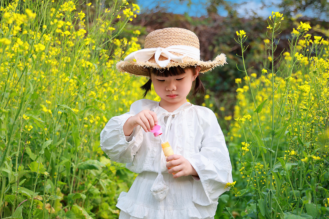 深圳的春天提前到来 油菜花田玩耍的小朋友（图ZNDAxMDQ5MjI4） - 人像摄影 - 站酷设计师摄影师杨涛原创素材 - 站酷ZCOOL