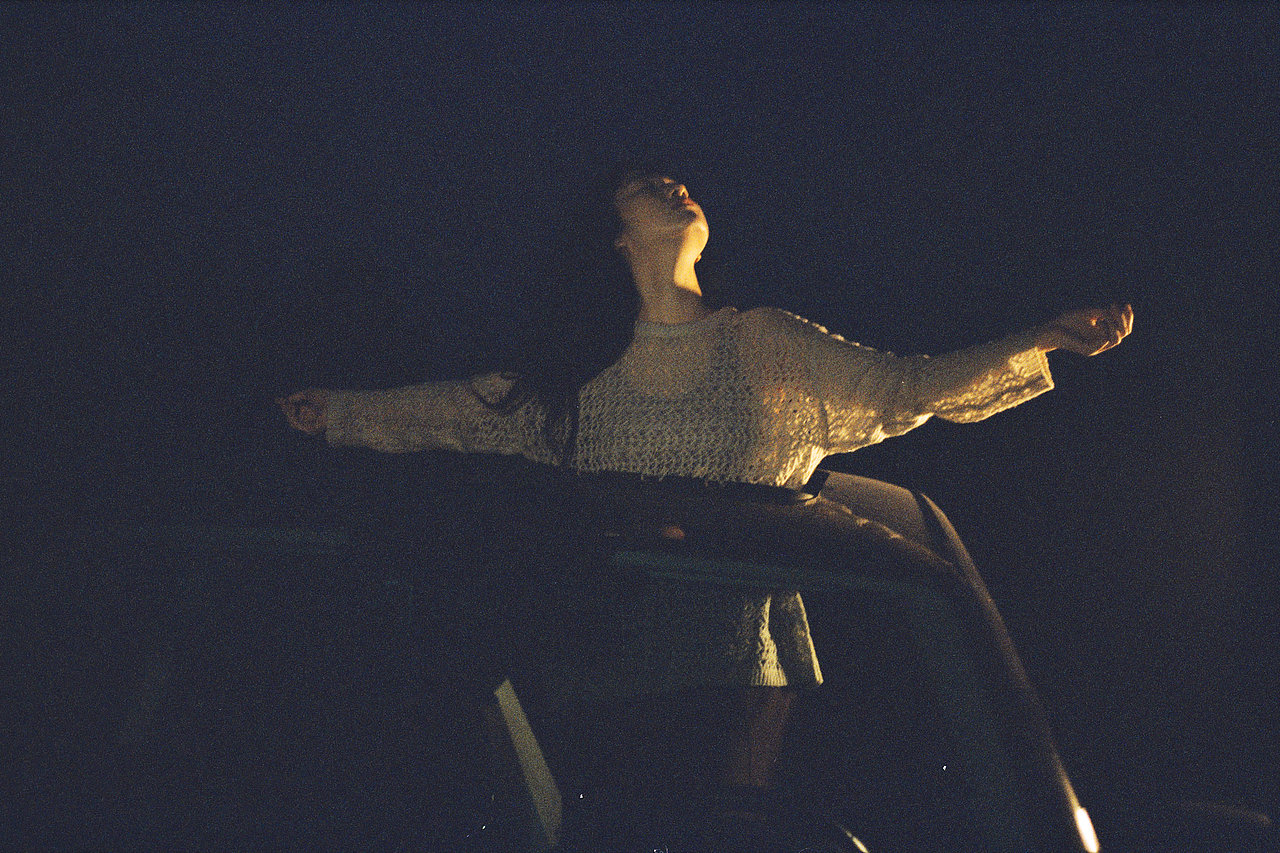 无边的蓝，和终于不再解释的我（图ZNDAxMTgxMDA4） - 人像摄影 - 站酷设计师白山Gavin原创素材 - 站酷ZCOOL