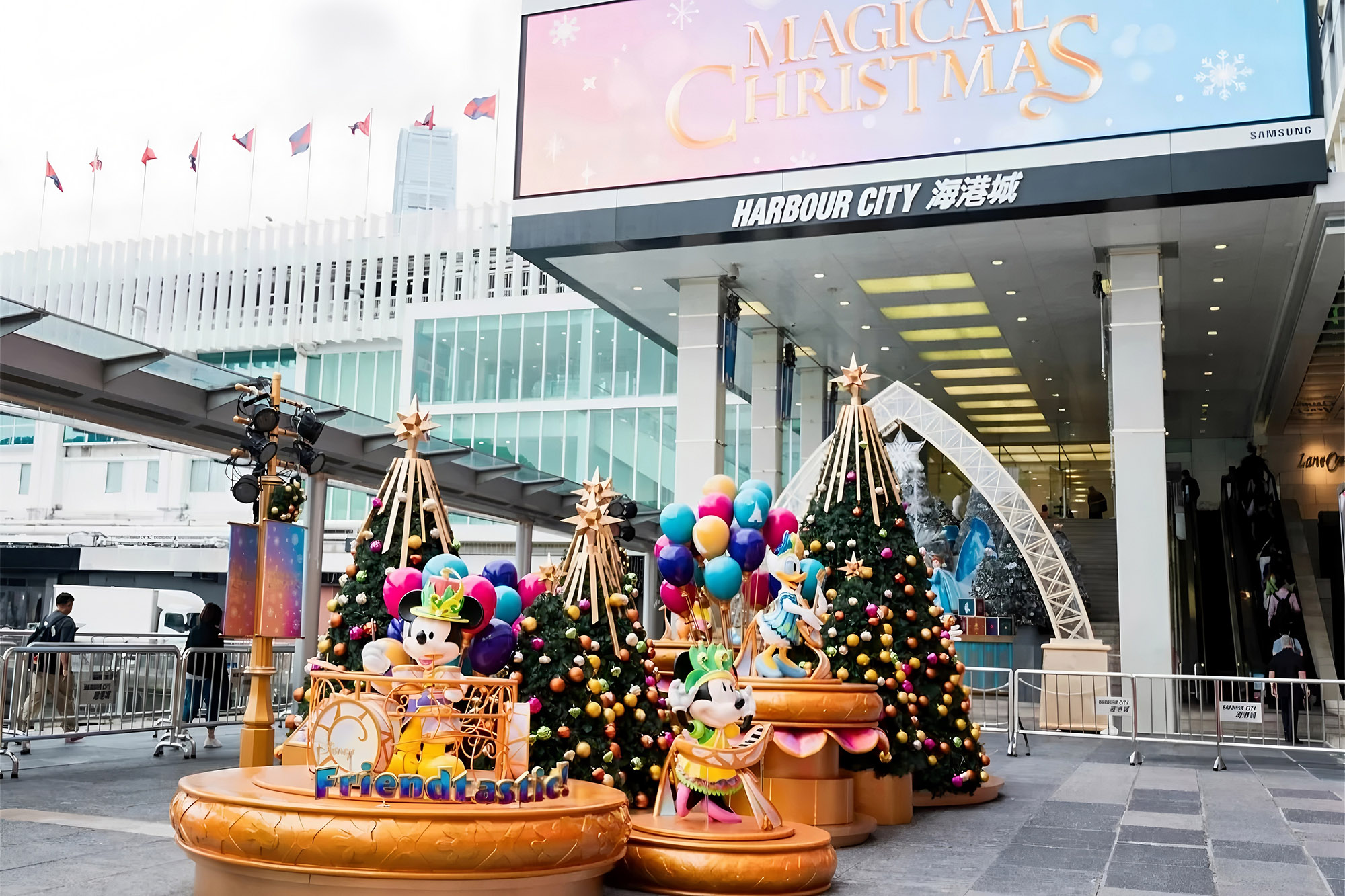 香港海港城商场× 迪士尼圣诞美陈设计 | IP 节日空间肆墨设计公司（图ZMTUzNjUzMTI=） - 资讯 - 站酷设计师柿子创意机构原创素材 - 站酷ZCOOL