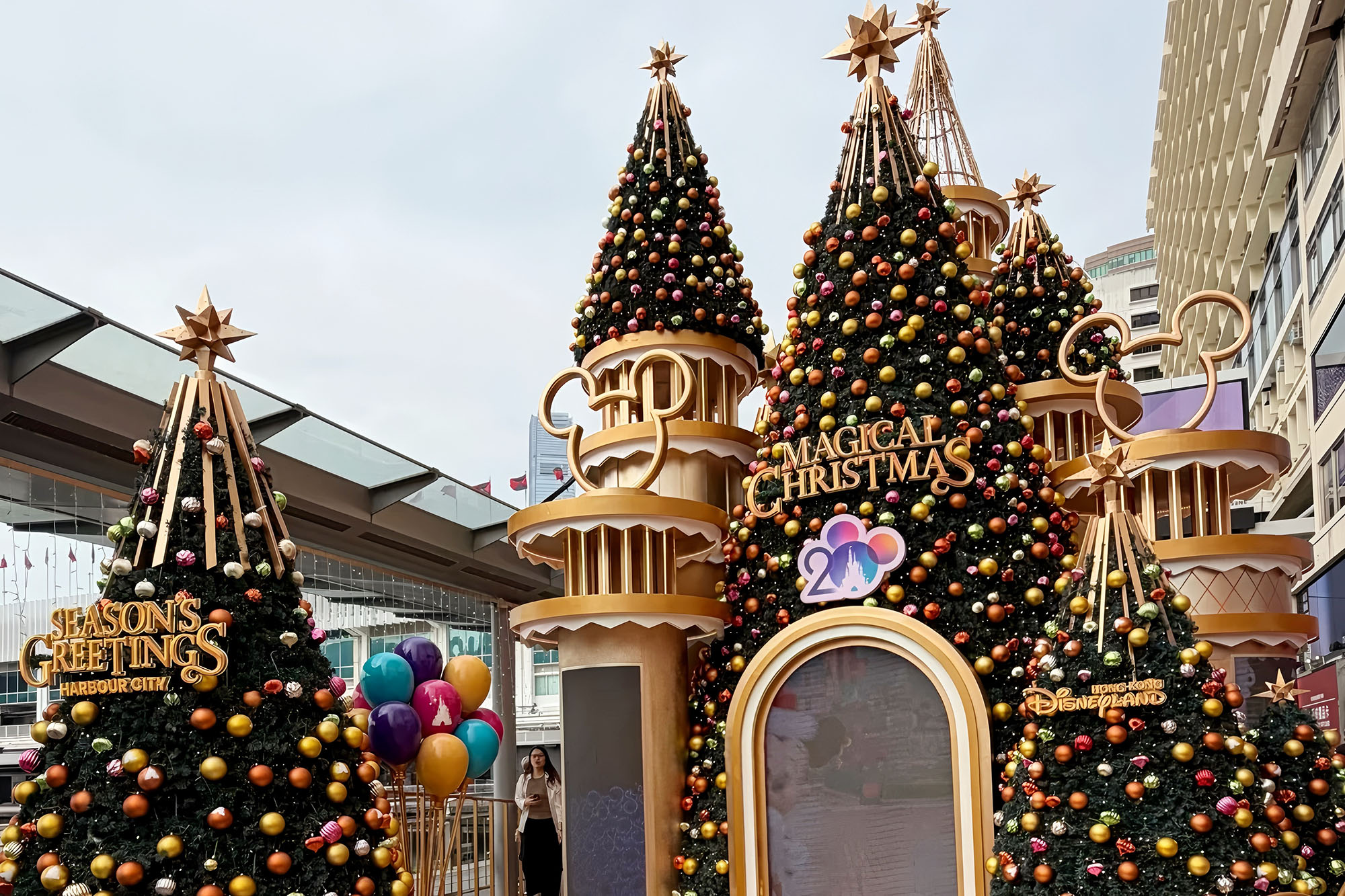 香港海港城商场× 迪士尼圣诞美陈设计 | IP 节日空间肆墨设计公司（图ZMTUzNjUzMzI=） - 资讯 - 站酷设计师柿子创意机构原创素材 - 站酷ZCOOL