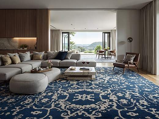 8K视觉解剖：一座客厅的绝对平面宣言