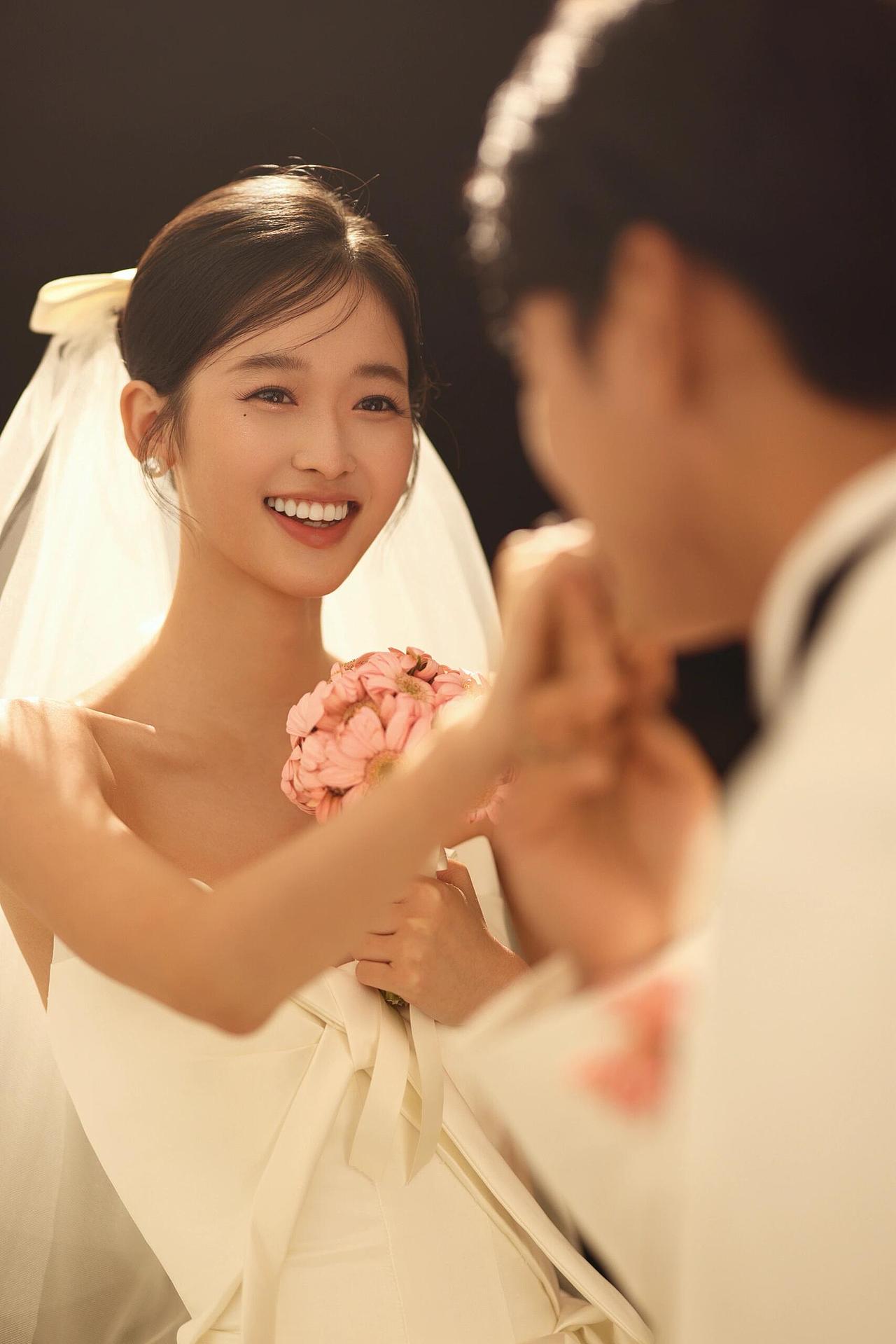 黑色背景｜极简｜高级（室内）（图ZNDAxMjk5NTU2） - 人像摄影 - 站酷设计师临泉影匠摄影原创素材 - 站酷ZCOOL