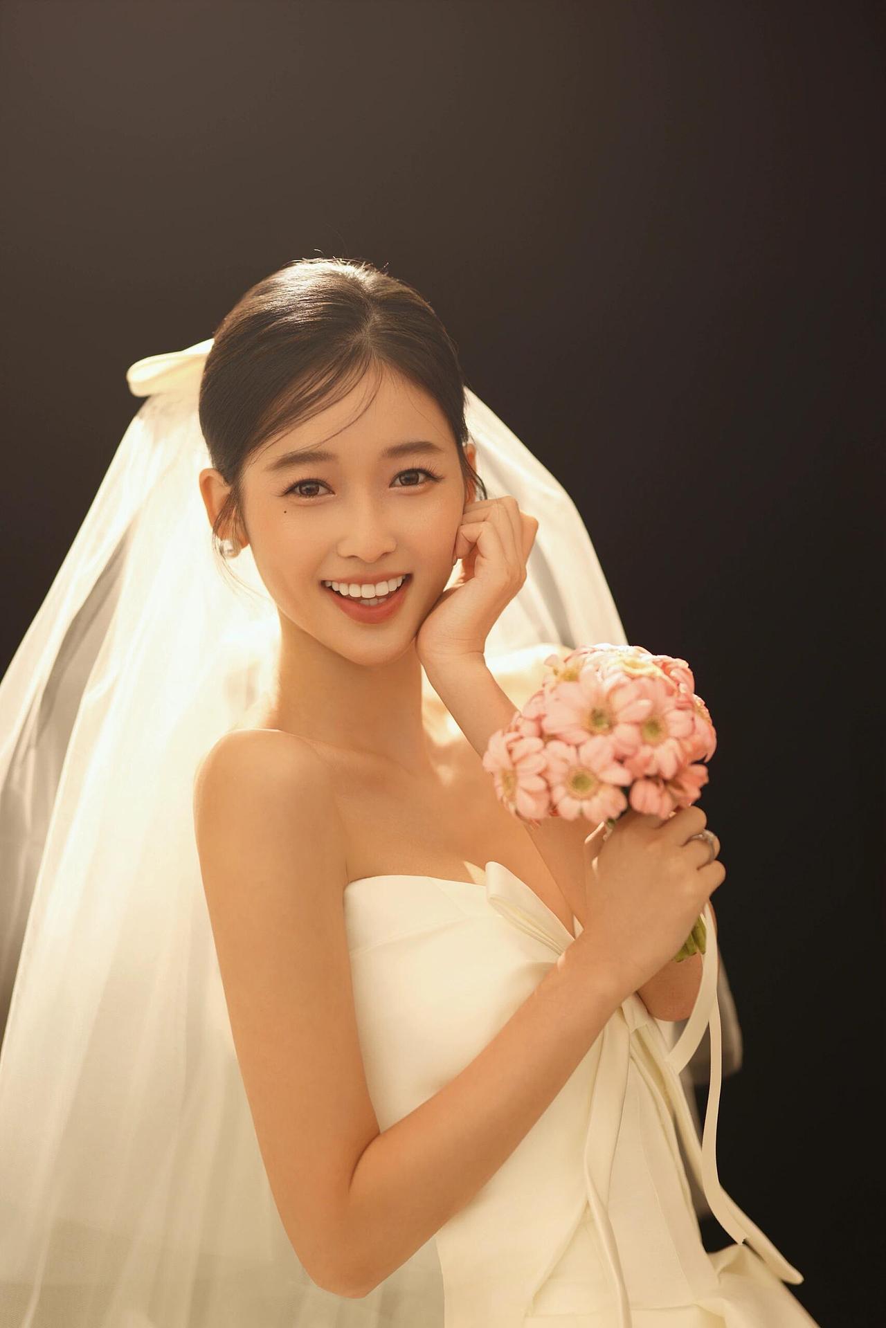 黑色背景｜极简｜高级（室内）（图ZNDAxMjk5NTY4） - 人像摄影 - 站酷设计师临泉影匠摄影原创素材 - 站酷ZCOOL