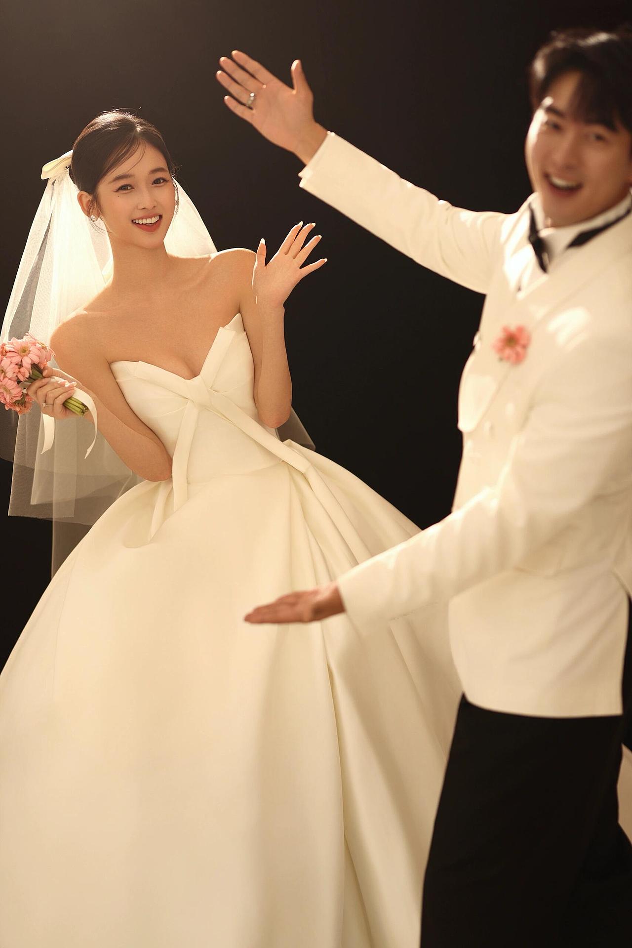 黑色背景｜极简｜高级（室内）（图ZNDAxMjk5NTYw） - 人像摄影 - 站酷设计师临泉影匠摄影原创素材 - 站酷ZCOOL