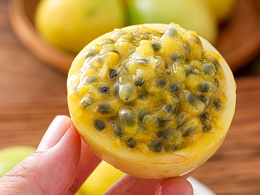 钦蜜9号黄金百香果孕妇水果水果拍摄25.06摄影设计