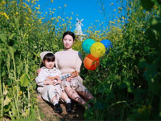 深圳凤凰山农趣谷油菜花田小朋友和妈妈的亲子时光