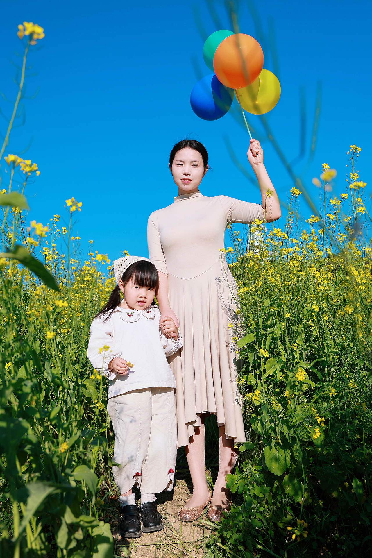 深圳凤凰山农趣谷油菜花田小朋友和妈妈的亲子时光（图ZNDAxMzQwNDU2） - 人像摄影 - 站酷设计师摄影师杨涛原创素材 - 站酷ZCOOL