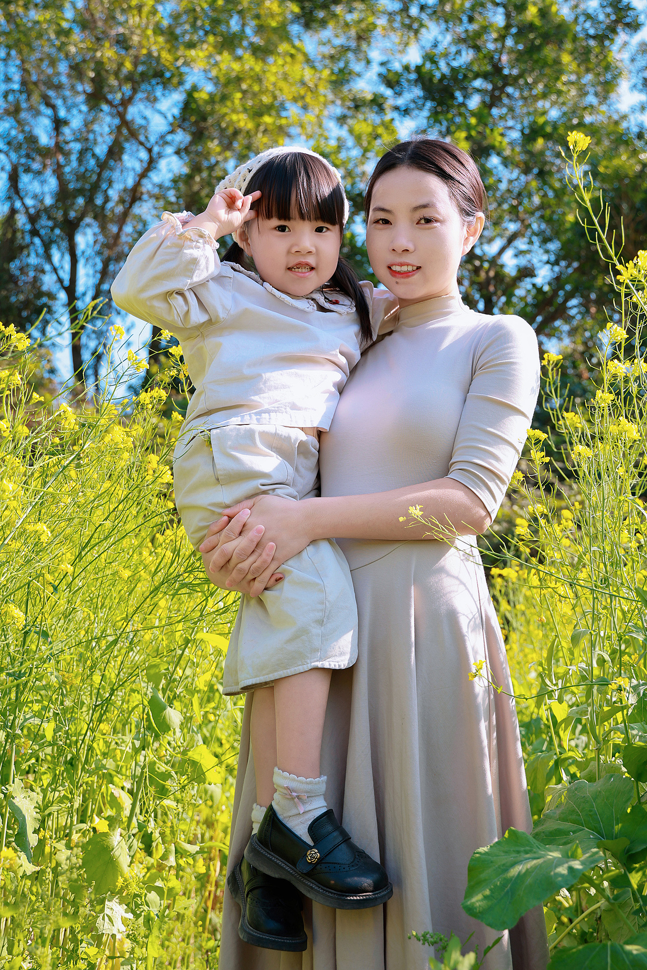 深圳凤凰山农趣谷油菜花田小朋友和妈妈的亲子时光（图ZNDAxMzQwNDY4） - 人像摄影 - 站酷设计师摄影师杨涛原创素材 - 站酷ZCOOL