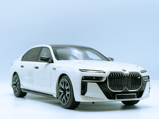 BMW i7 M70 G70 MINICHAMPS 1:18
