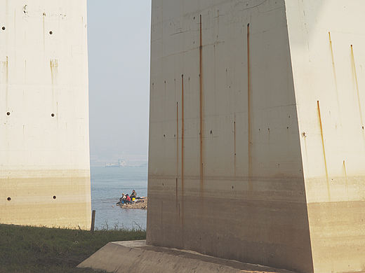 重庆的雾是裹着钢筋的纱