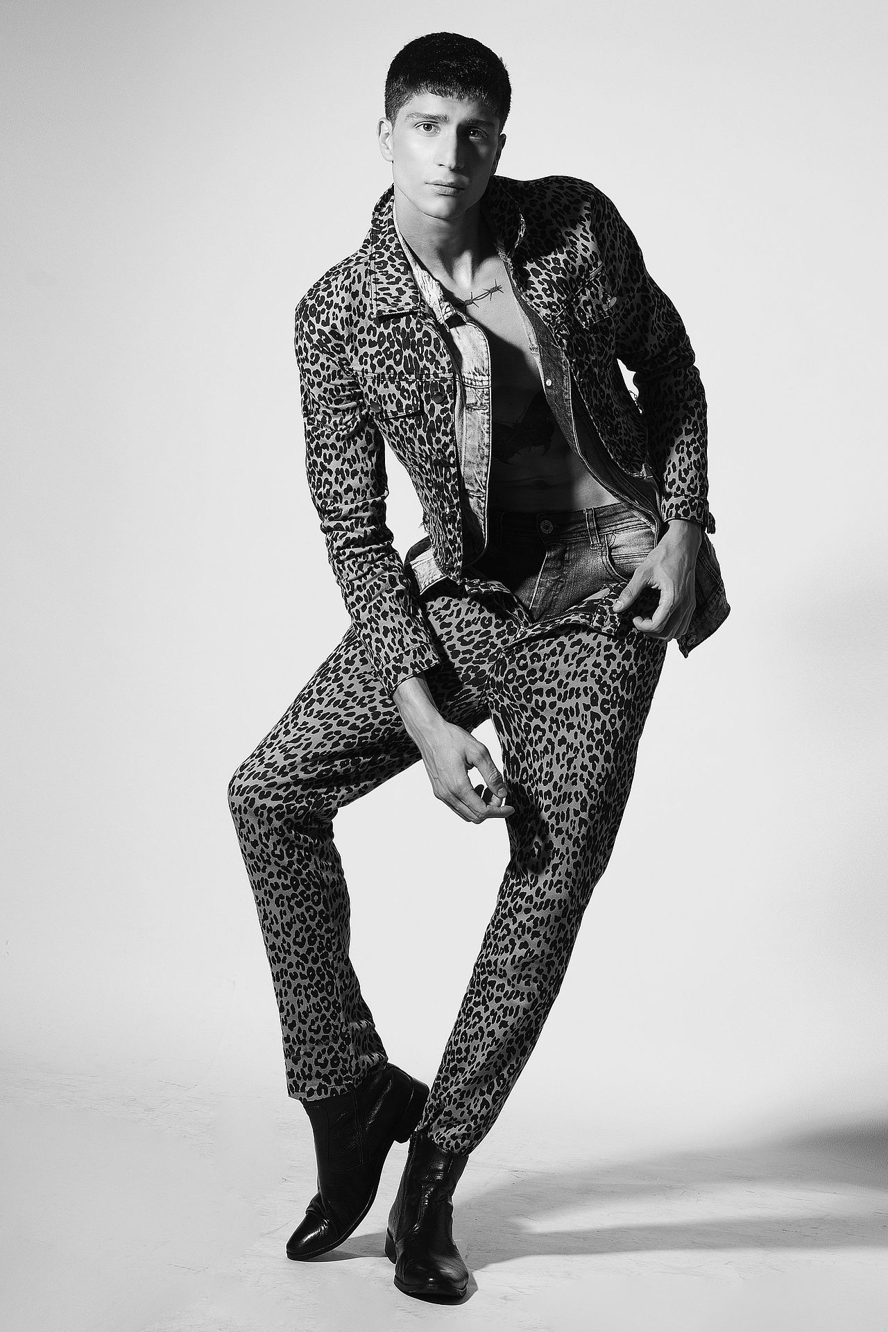 男模穿搭 轻熟风 街头潮流 时尚大片 型男写真 高级感（图ZNDAxNjc5OTk2） - 人像摄影 - 站酷设计师优思模特Melo原创素材 - 站酷ZCOOL