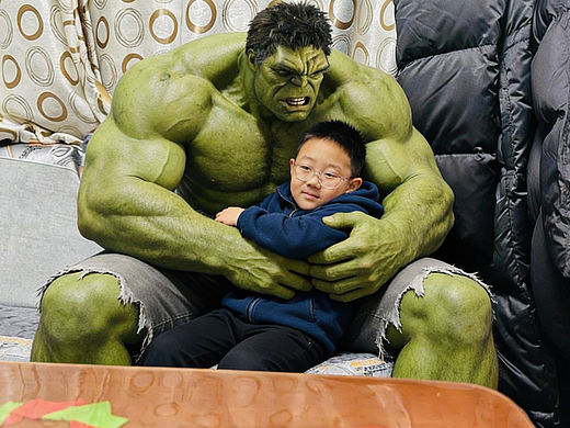 暴躁的绿巨人瞬间变奶爸😎
