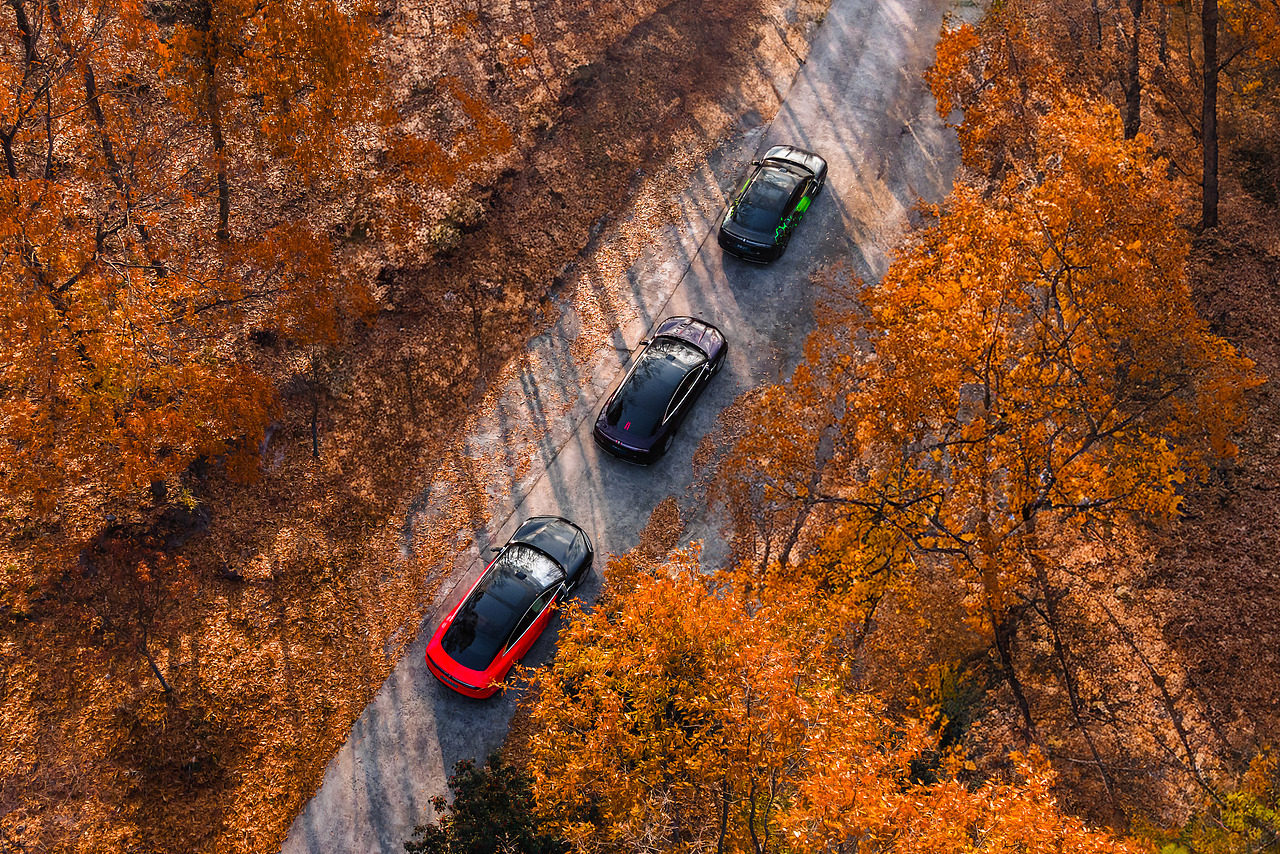 仰望U7-跑山（图ZNDAxNzc5NzE2） - 产品摄影 - 站酷设计师摄影师黄勇军原创素材 - 站酷ZCOOL