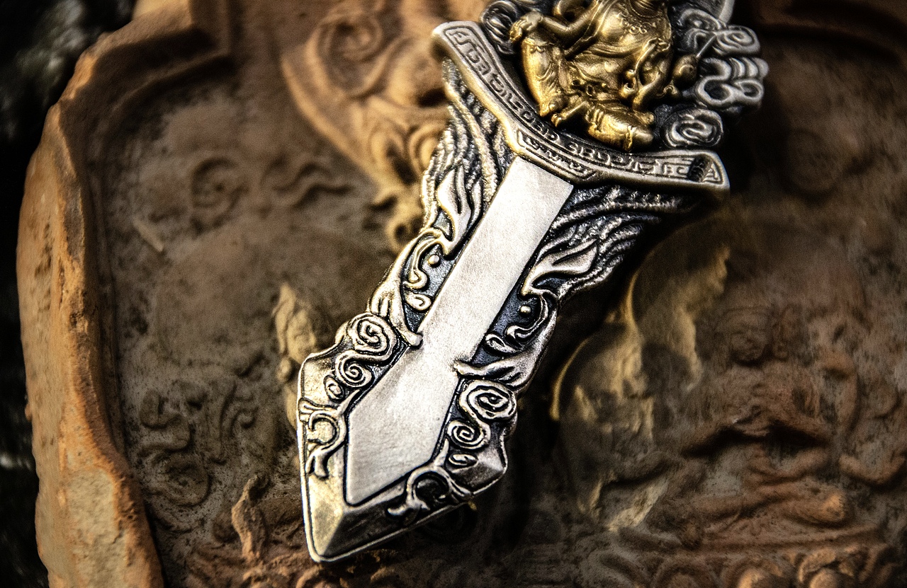 文殊剑·镜界 | 以智慧之剑斩断烦恼的佛教法器银饰（图ZNDAxNzkwNDE2） - 首饰设计 - 站酷设计师梦龙设计原创素材 - 站酷ZCOOL