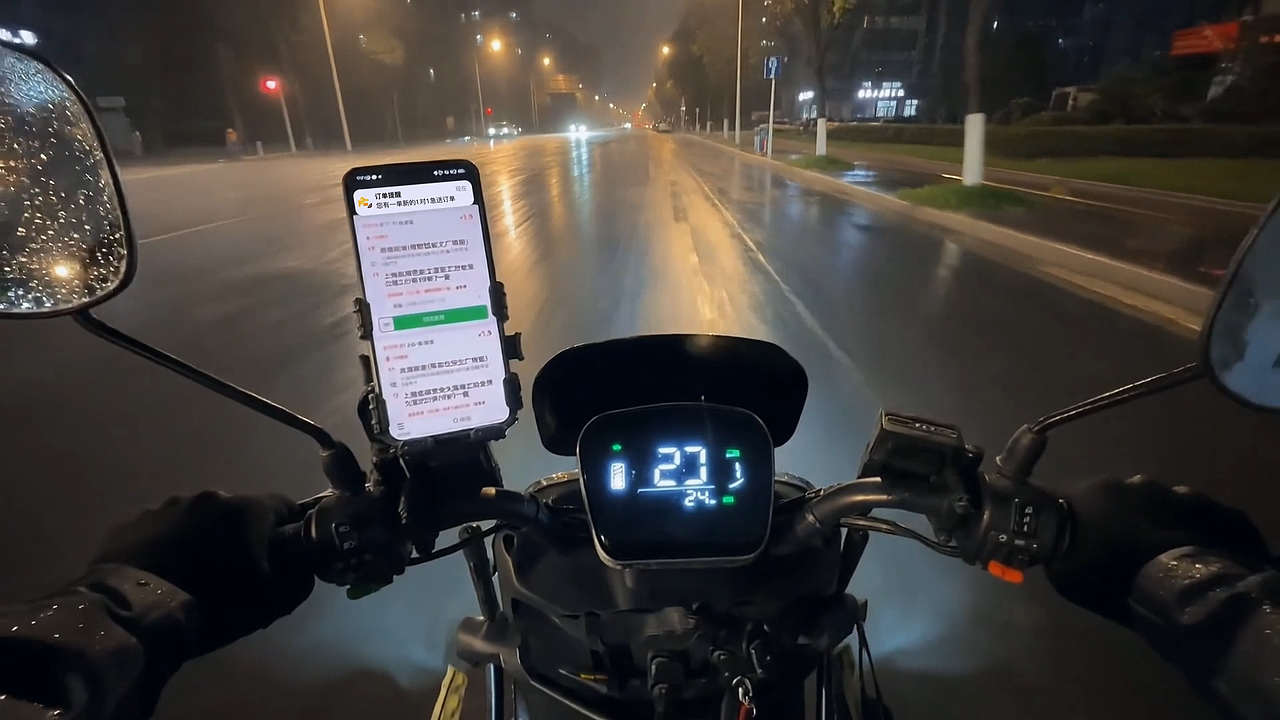 暴雨夜的暖心故事丨超写实AI短片《雨夜急送》（图ZNDAxODA5NzM2） - AI作品 - 站酷设计师SHAUN_AI原创素材 - 站酷ZCOOL