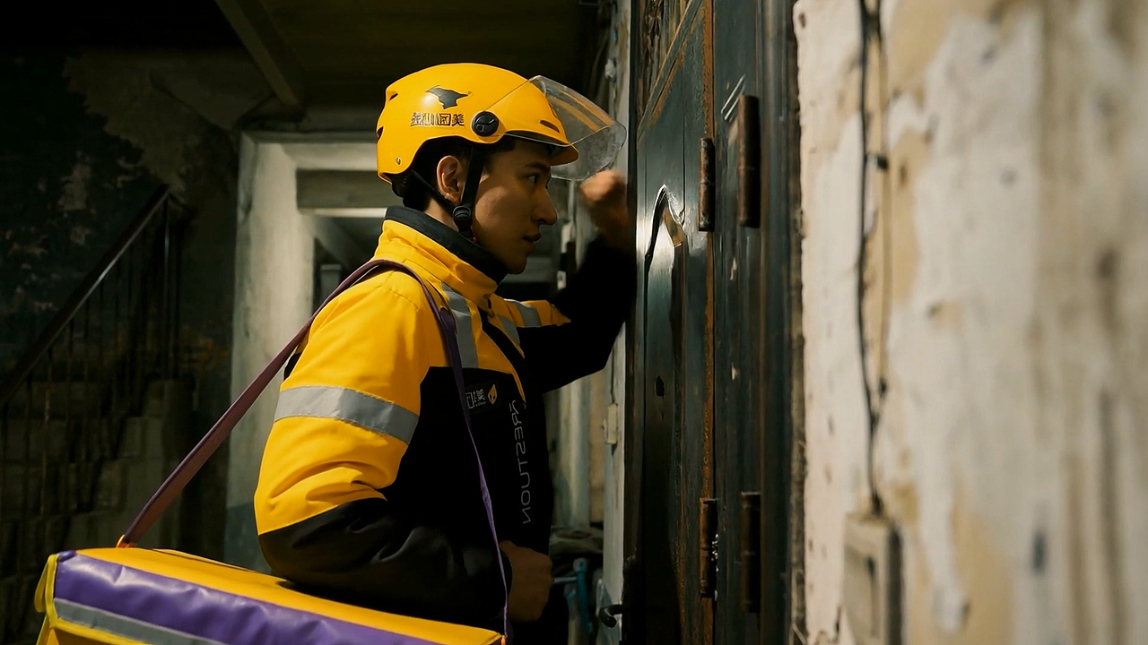 暴雨夜的暖心故事丨超写实AI短片《雨夜急送》（图ZNDAxODA5NzYw） - AI作品 - 站酷设计师SHAUN_AI原创素材 - 站酷ZCOOL