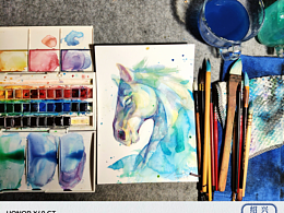 把颜料和心情一起泼在纸上，就有了这匹彩色的梦。💫