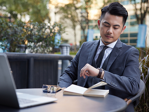 能聊天像真人！ 览邦Watch Ultra：AI抬腕交互，独立插卡，生活更从容