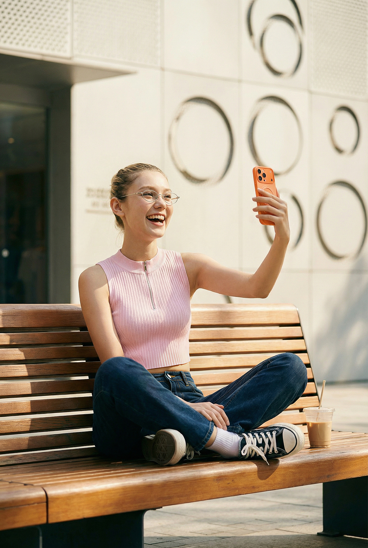 AI创作——模特套图生成，一致性的神（图ZNDAxOTE5NzE2） - AI作品 - 站酷设计师白俊俊原创素材 - 站酷ZCOOL