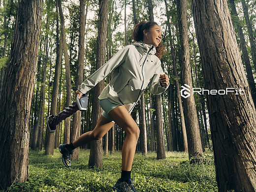 为RheoFit海外版A1拍摄的平面广告