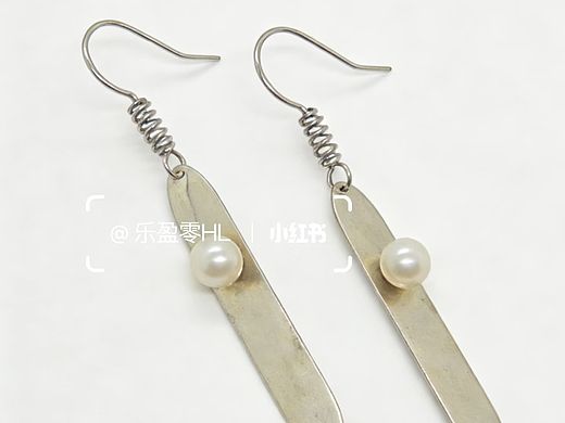 这对耳饰，是我写过最安静的一首诗。