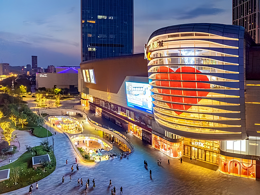 济南商场商业美陈怎么做？靠谱策划设计执行公司参考