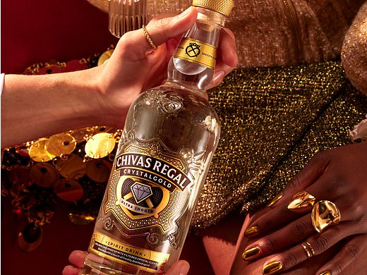 JDO 操刀芝华士 Crystalgold 先锋瓶身设计