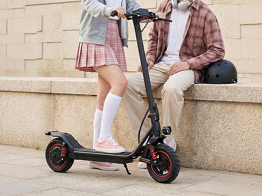 电动越野滑板车