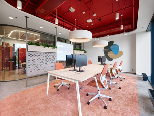 办公楼装修：企业色彩与自然色盘交织 构建品牌办公美学