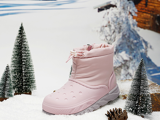 冬季儿童雪地靴拍摄