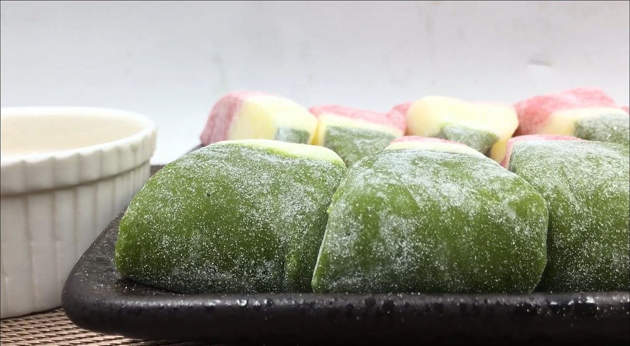 抹茶三色麻薯，软糯Q弹，冰凉丝滑、入口即化。（图ZNDAyNDE2MjQ4） - 美食摄影 - 站酷设计师宅家吃货JACKERLU原创素材 - 站酷ZCOOL