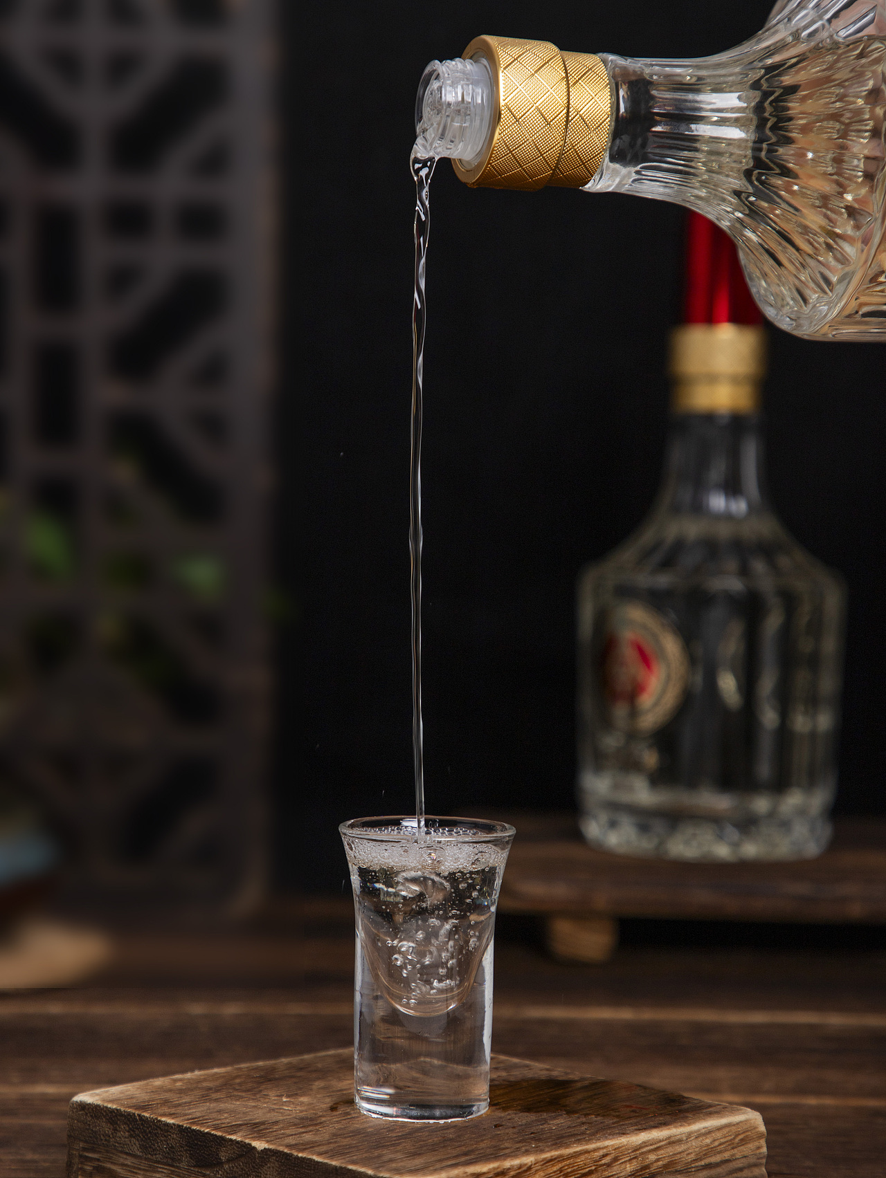 有间|五粮液仙林生态百年传奇钻石经典透明桶白酒（图ZNDAyNDQwMjA0） - 产品摄影 - 站酷设计师有间图片社原创素材 - 站酷ZCOOL