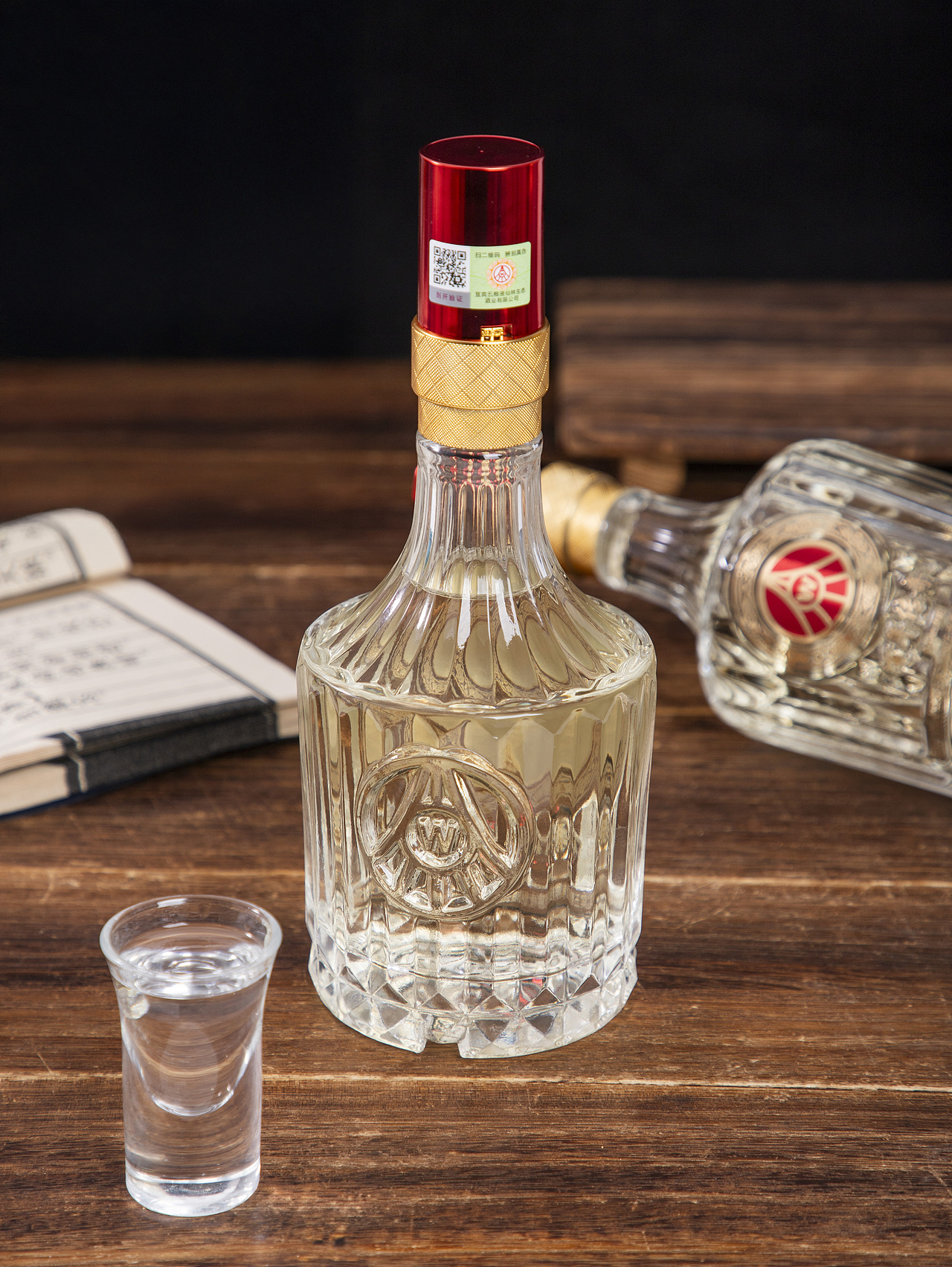 有间|五粮液仙林生态百年传奇钻石经典透明桶白酒（图ZNDAyNDQwMTQ0） - 产品摄影 - 站酷设计师有间图片社原创素材 - 站酷ZCOOL